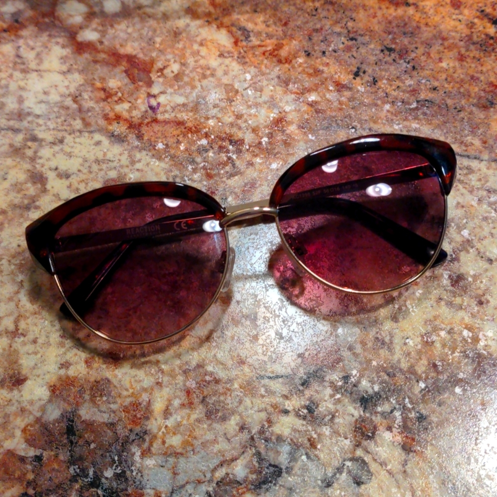 Kenneth Cole Reaction sunglasses NWOT